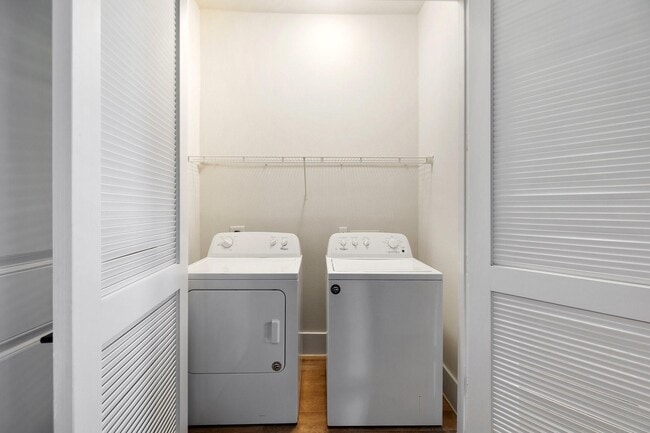 Building Photo - 1508 Blodgett St Unit 407