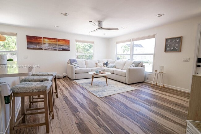 Photo - 212 Buttonwood Ln