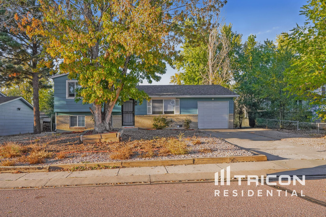 Photo - 4570 London Ln