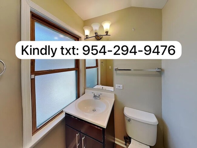 Building Photo - 10125 Kent St