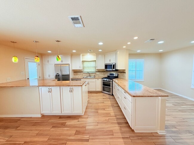Photo - Amazing detached 2/2.5 duplex in Central Austin!!! Unidad A