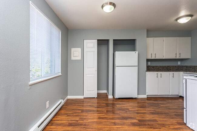 1BR, 1BA - 3rd Floor 705SF - Dining Room