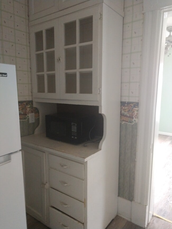 all applicances and microwave included - 341 Keyes Ave Unit 341 no  3