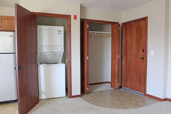 Photo - Willow Creek Townhomes and Apartments