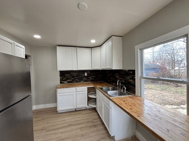 Photo - 20245 Archdale St