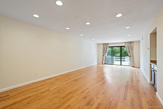 Photo - 90 Foxwood Dr
