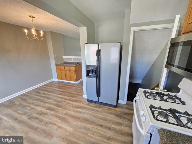 Photo - 2205 Redthorn Rd