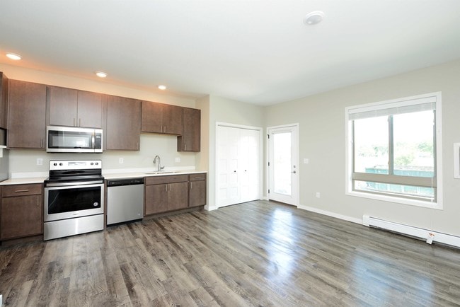 Building Photo - 914-15t 15th St N