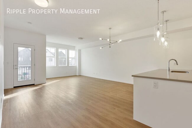 Photo - AMAZING 2 BEDS+ DEN/ 2.5 BATHS TOWNHOUSE