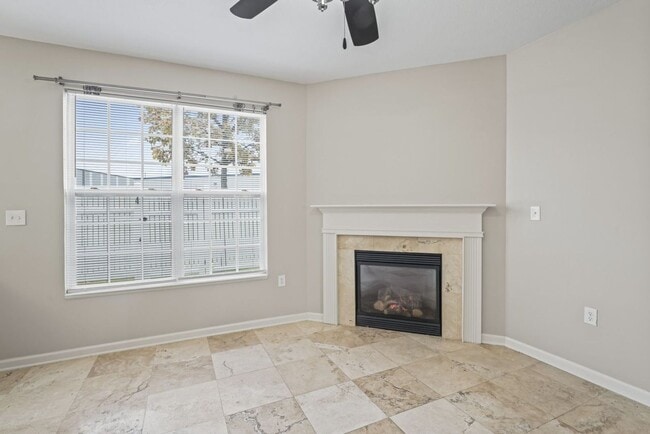 Photo - Beautiful 3 Bedroom Condo Available Now!