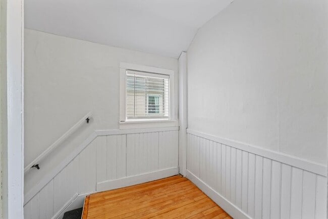 Photo - 2 New St Unit #4