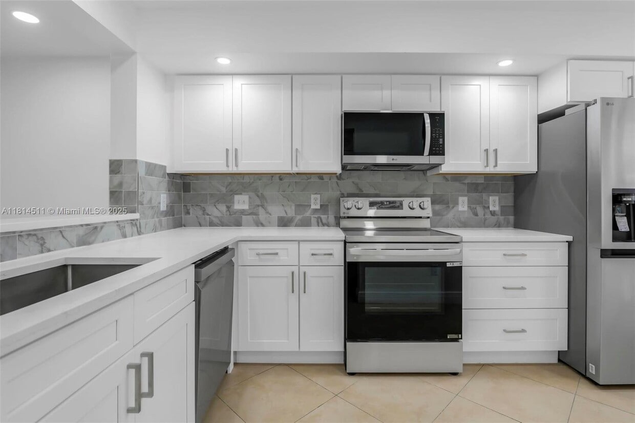 Photo - 2057 Champions Way (North Lauderdale, FL)