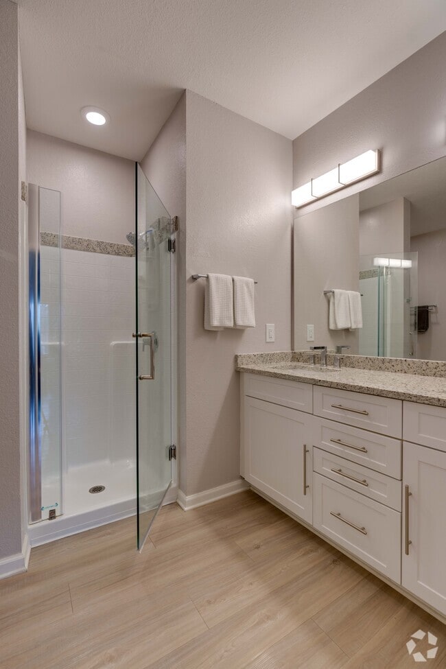 3BR,2BA - 1,635SF