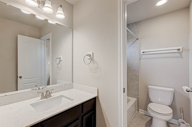 Building Photo - 2111 Post Oak Ct