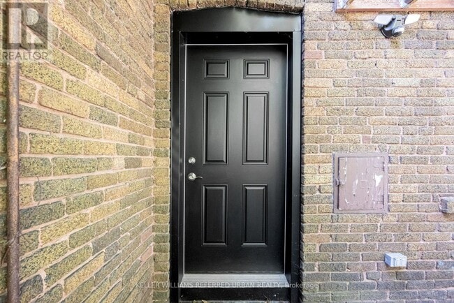 Photo - 2556 Lake Shore Blvd W Unit Lower