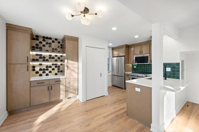 Photo - 2069 N Larrabee St