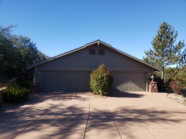 Building Photo - 2 bed / 2 bath - 2 car attached garage Rental
