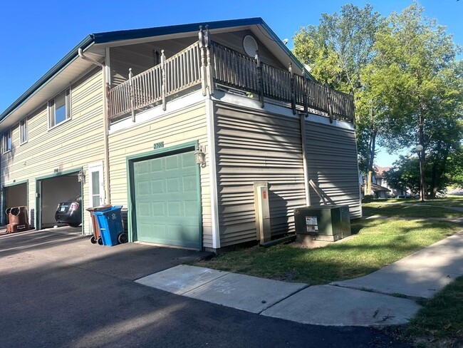 Photo - 2700 Shenandoah Ln N