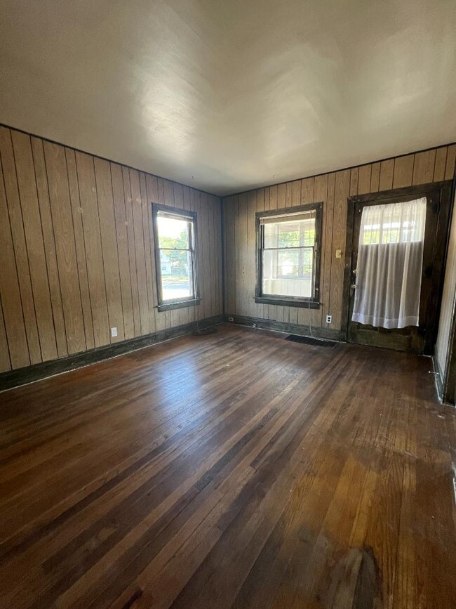 Photo - 2120 W Genesee Ave