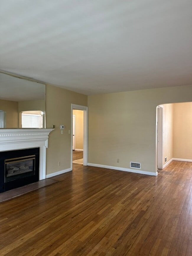 106 S 13th Ave