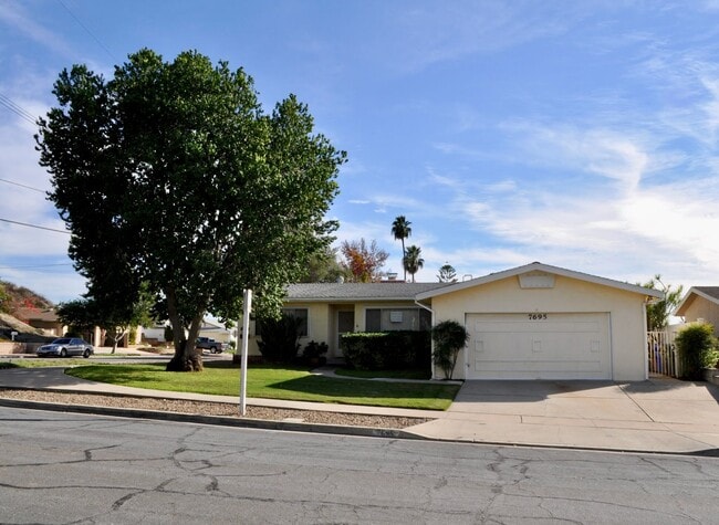 Photo - 7695 Torrem St