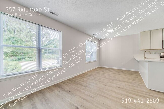 Photo - 357 Railroad St