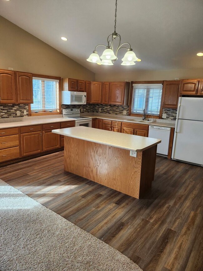 Photo - Spacious 3 Bed / 3 Bath Duplex in Sanborn, IA