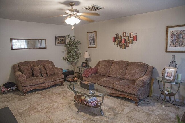 Photo - 408 Curve Dr