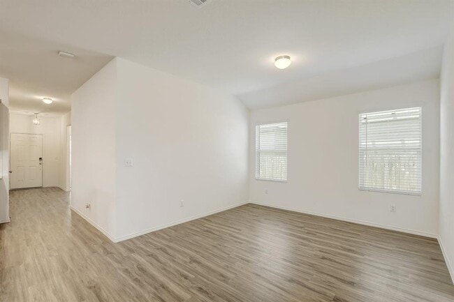 Photo - 190 Crystal River Rd