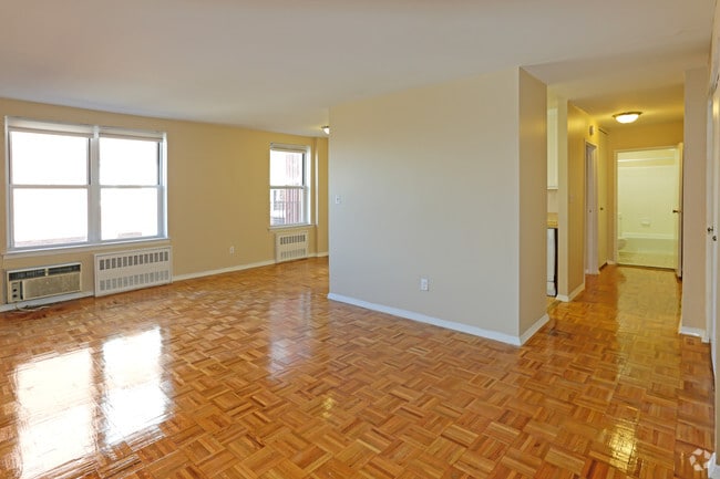 Douglaston Squire