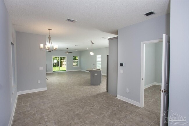 Photo - 405 N Coyle St