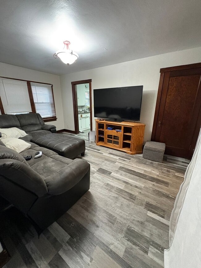 Photo - Centrally located 3 Bedroom, 1 Bathroom Ap... Unidad 1012