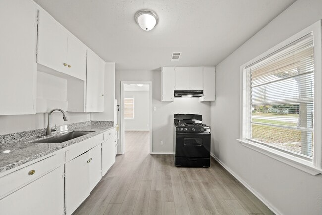 Photo - 1417 Jennifer Ln