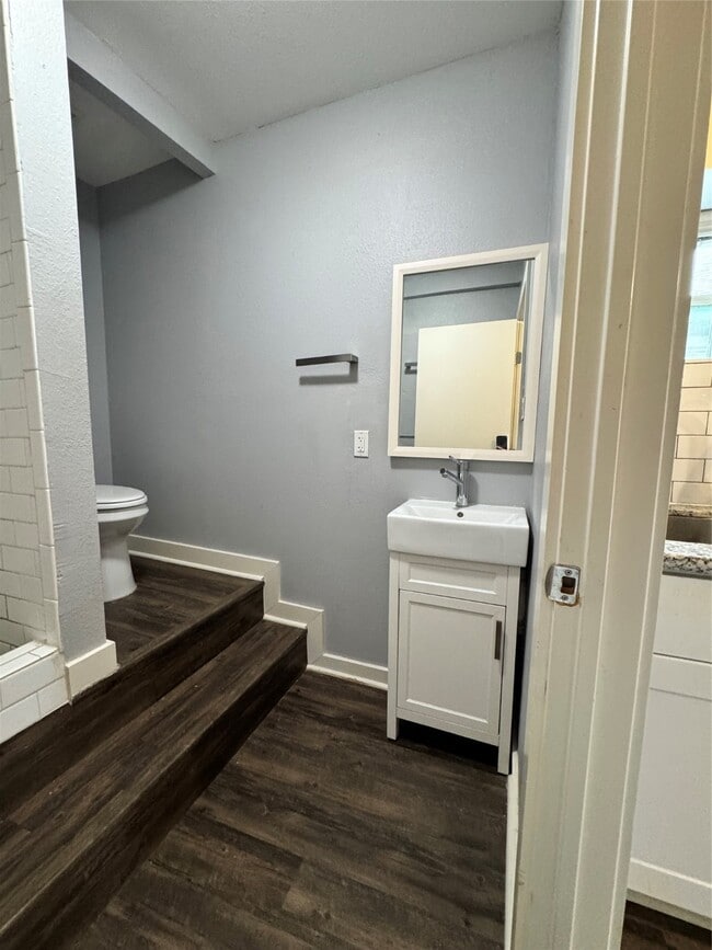 Building Photo - 4630 Woodside St Unit 2 Rental