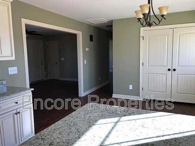 Photo - 21 Avalone Ct