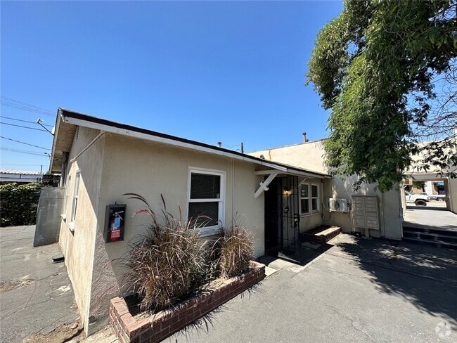 Building Photo - 936 W Foothill Blvd Rental