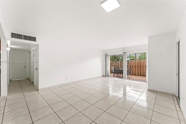 Photo - 4300 NW 79th Ave Unit 1E