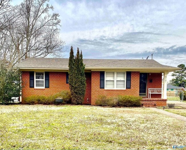 Building Photo - 817 Chambers Dr NE