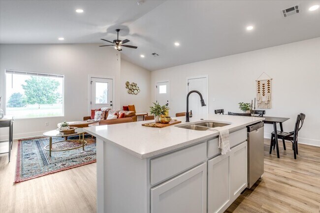 Photo - 519 Briarbrook Ln