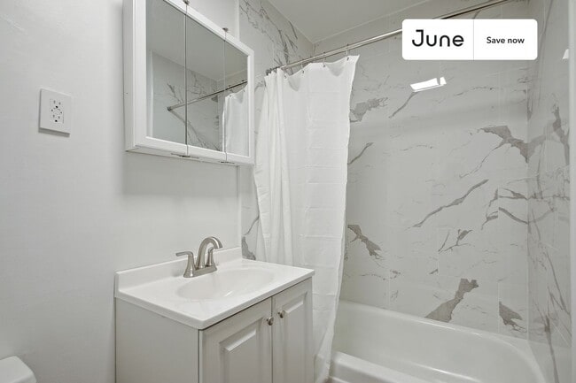 Photo - 235 W 63rd St Unidad 1C