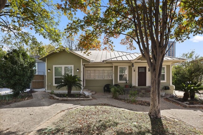 Building Photo - 2 Bedroom/2.5 Bath Mahncke Park Subdivision