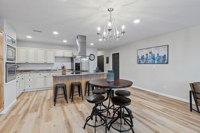 Photo - 308 E Broadway St