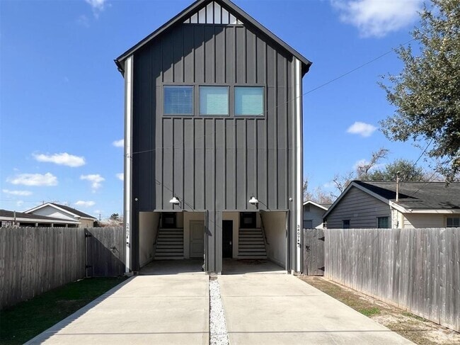 Building Photo - 3407 Sakowitz St Unit A-B Rental