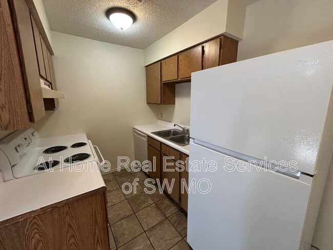 Photo - 900 S Crutcher Ave Unidad Apt #7