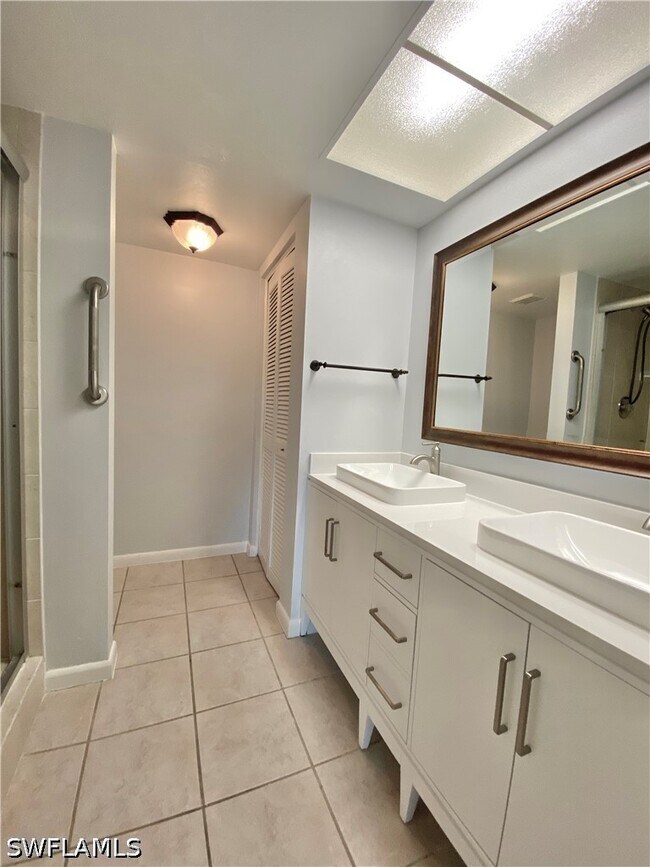 Building Photo - 4955 Pepper Cir Unit B-204