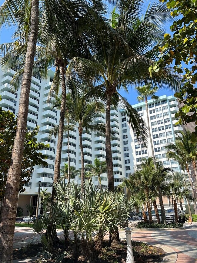 Building Photo - 2899 Collins Ave Unit 610
