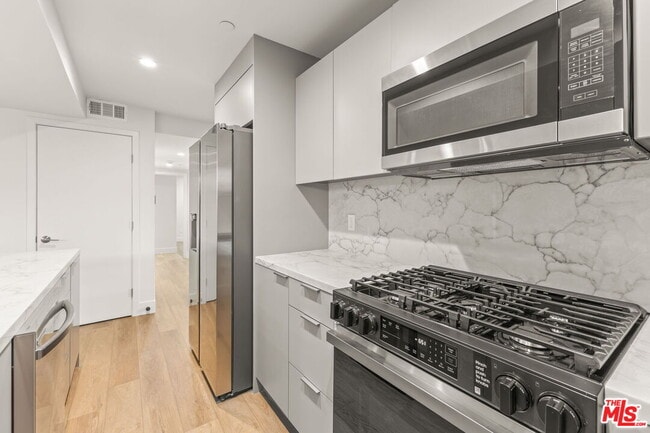 Photo - 1750 N Van Ness Ave Unit 3/4