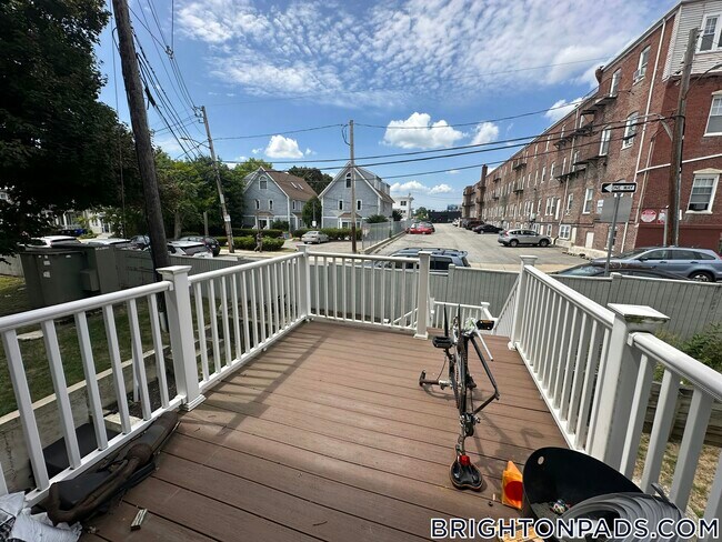Photo - 154 N Beacon St Unidad B4