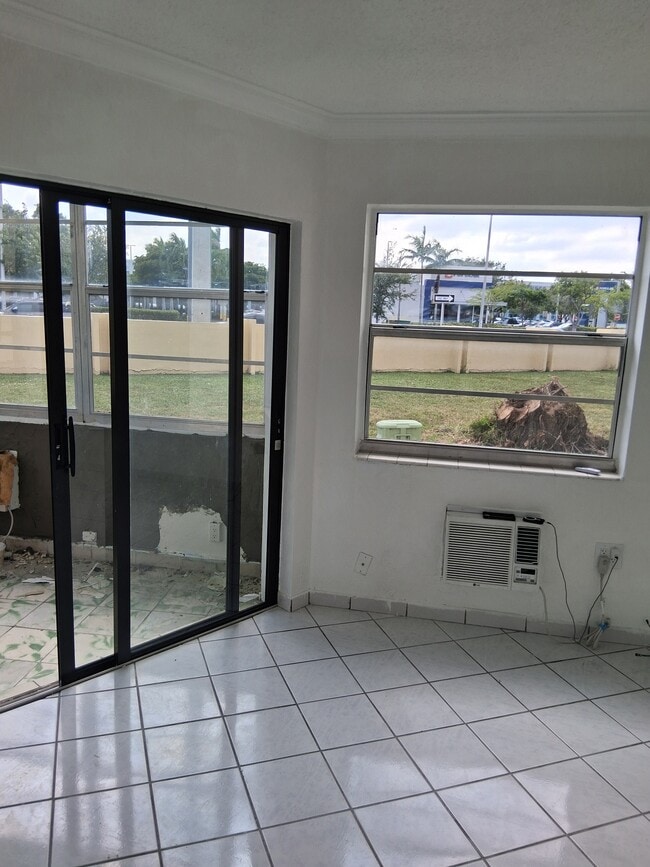 Photo - 1605 NE Miami Gardens Dr Unit 105