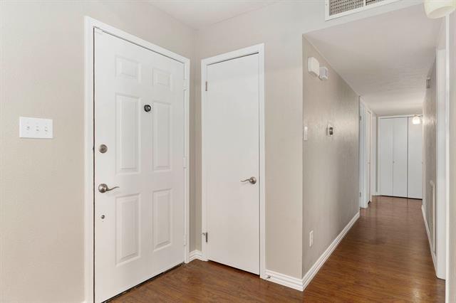 Photo - 4248 Ireland St